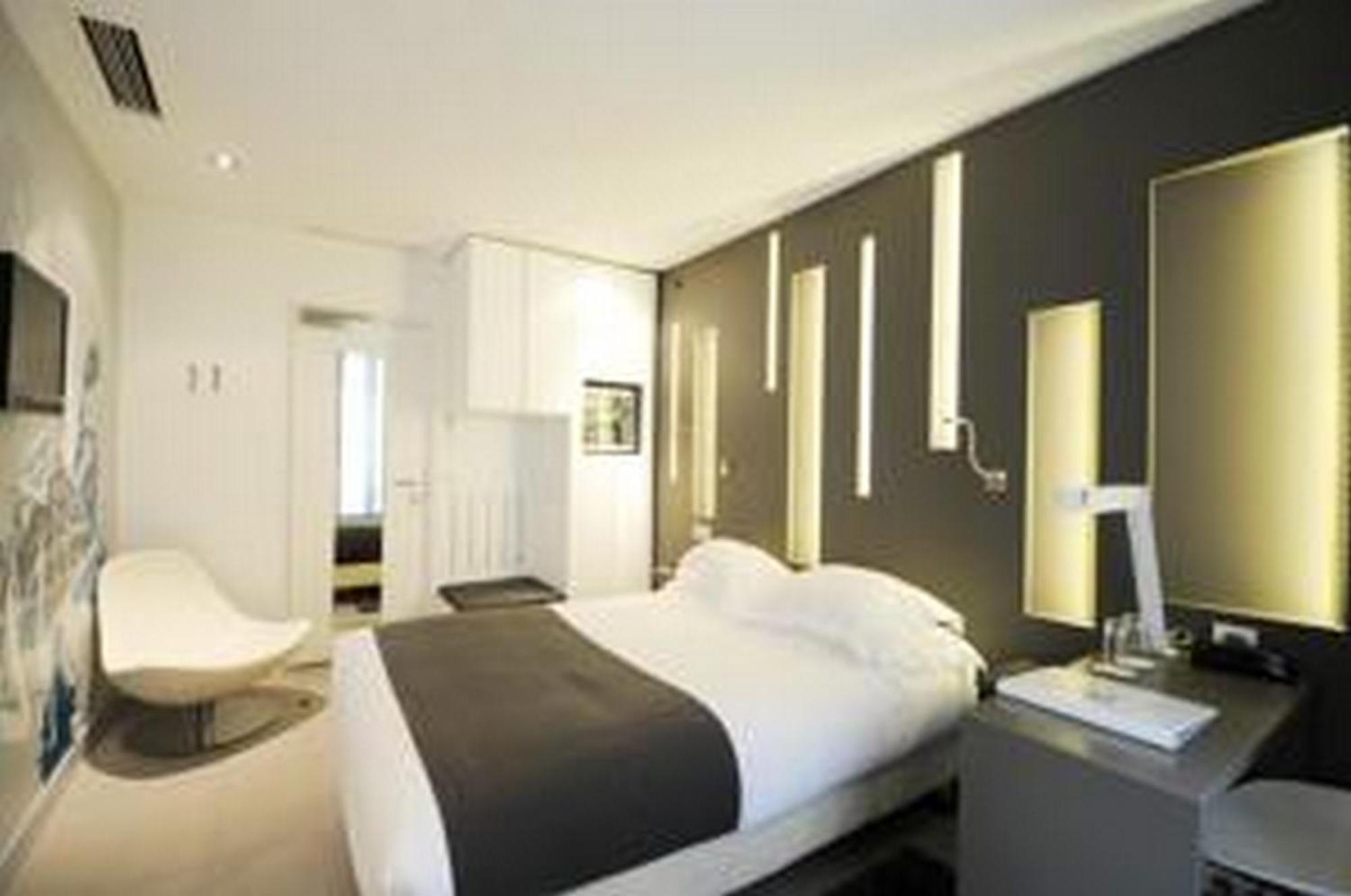 Arc De Triomphe Etoile Hotel Párizs Szoba fotó